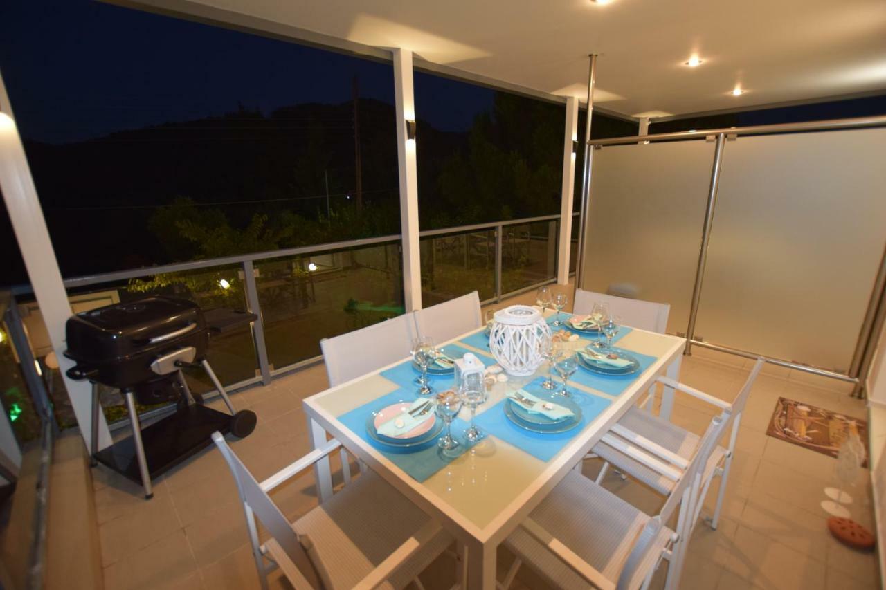 V Luxury Suites Toroni 3 Exteriör bild